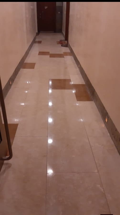 Koridor Parlatma Apartman koridoru mermer parlatma